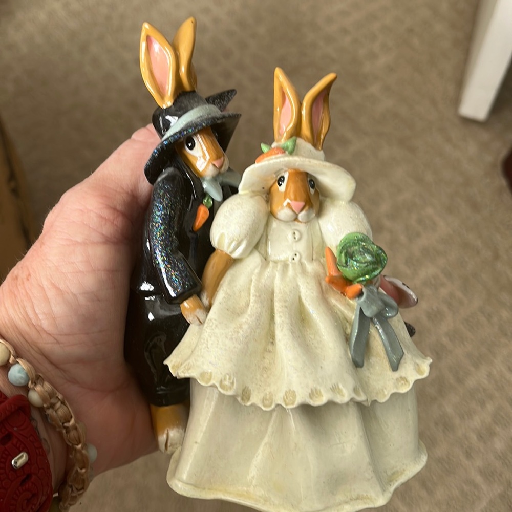 Donna Little 1999 Easter Bunny Couple